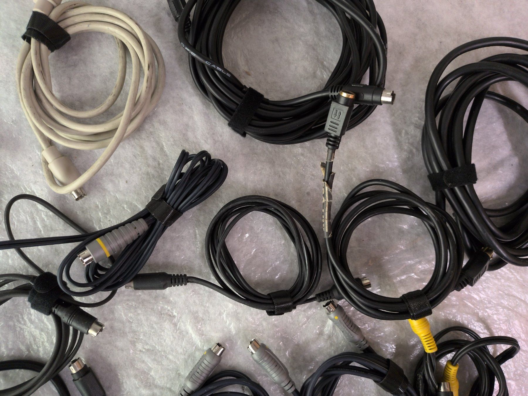 Kabel: S-Video Kabel 26Stk – Gebraucht aus Basel von Fcol 1
