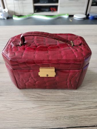 Schmuckbox in Rot