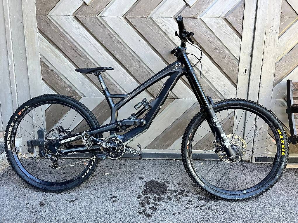 YT Biciclette: YT TUES CF Pro M – Usato da St. Gallen venduto da lukasmet17