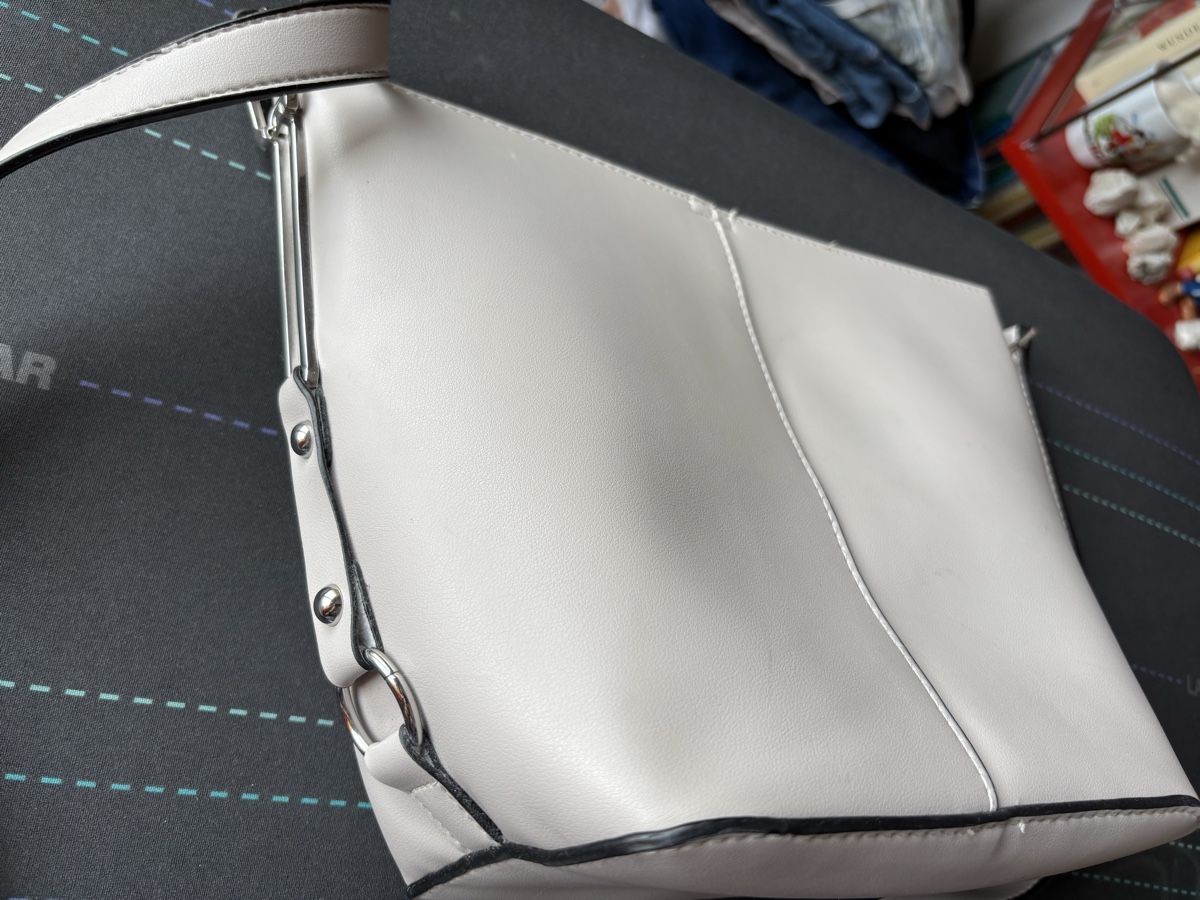 Taschen: Hellbeige Schultertasche – Gebraucht aus Kesswil von Branca-01 2