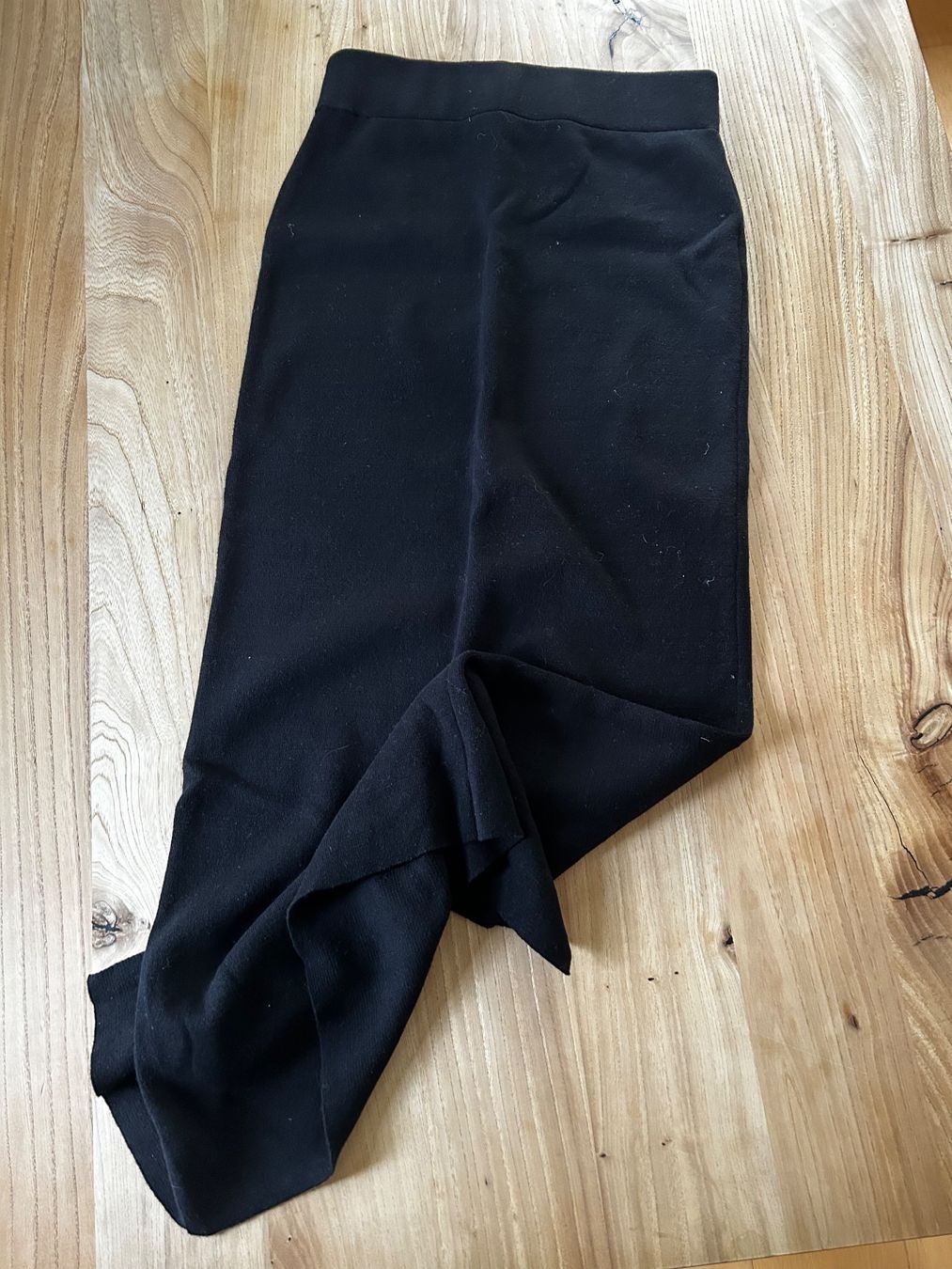 Pantalons: Hose schwarz Grösse M Black Palms – D'occasion à Chur par lea_qg88 1