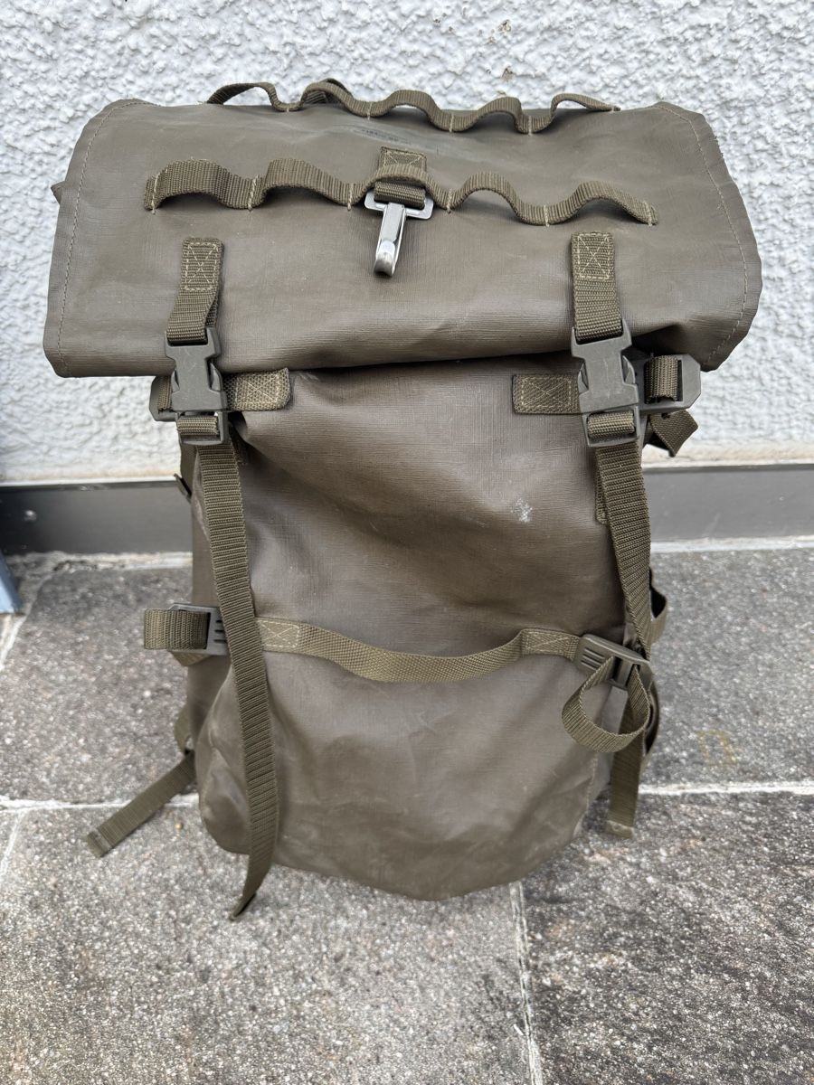 Schweizer Armee Zaini: Schweizer Militär Rucksack – Usato da Lenzburg venduto da Meister_k