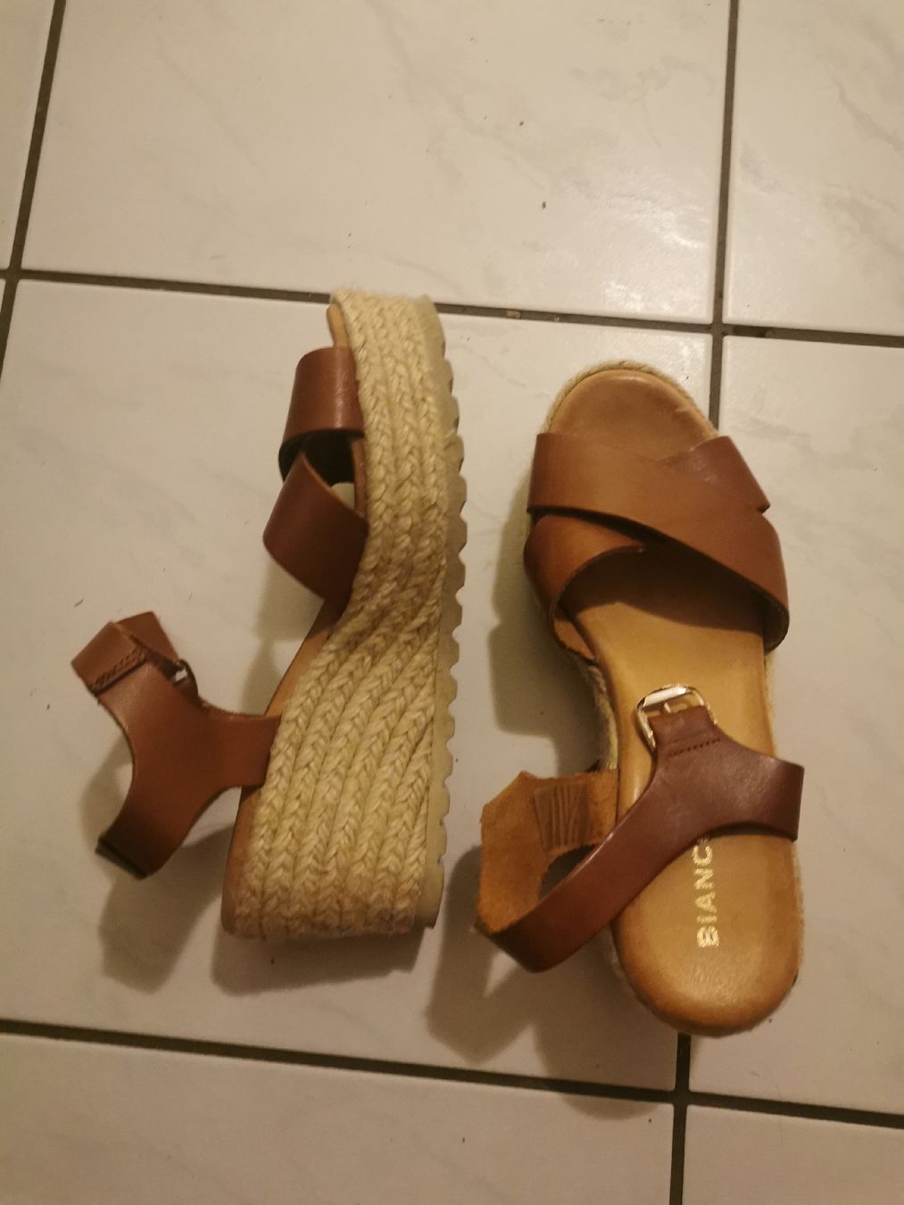 Scarpe da donna: Sandales d d'été – Usato da Fribourg venduto da chi_j8yw