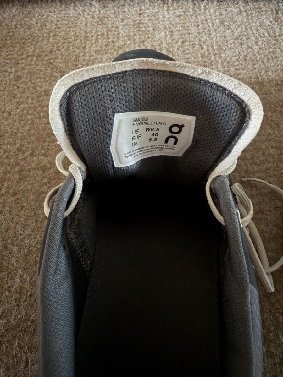 On Scarpe da donna: ON Cloudflow W - Neutral-Laufschuh - Damen, 40 – Usato da Niederglatt ZH venduto da lisaandrea.k 2