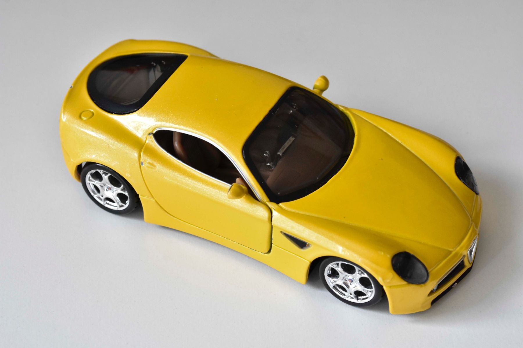 Alfa Romeo Modellini d'auto: Alfa 8c Competizione Modellauto – Usato da Schwerzenbach venduto da floridan 5
