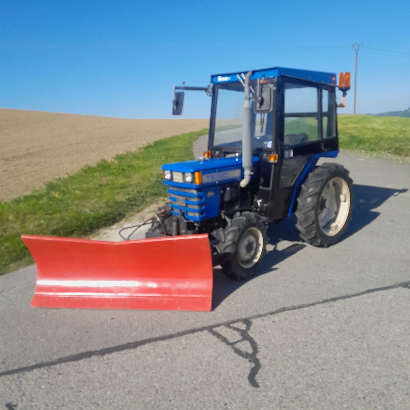 Iseki Trattori: Tracteur Traktor Iseki – Usato da Cuarny venduto da Micro-tracteur