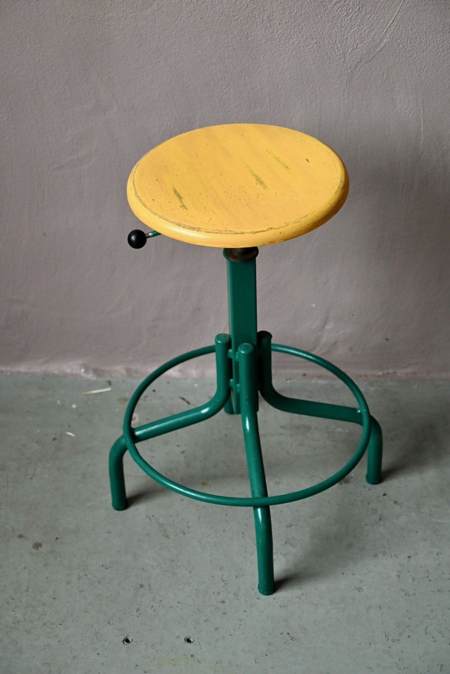Sgabelli: Tabouret atelier industriel vert & jaune années 60 – Usato da COLMAR venduto da Sophiebellelurette 6
