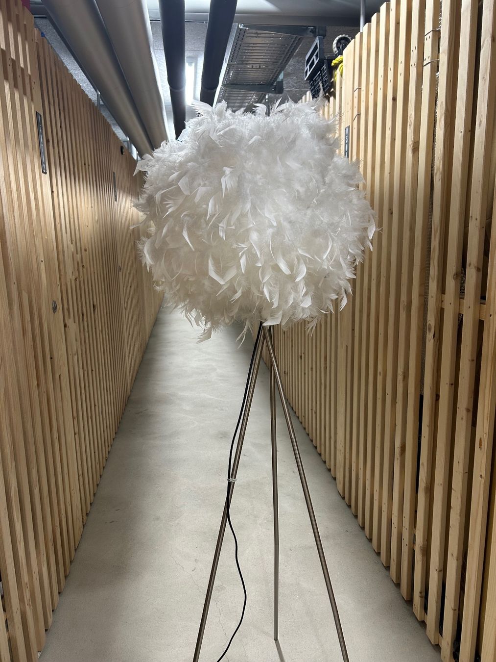 Lampade: Stehlampe Federball weiss – Usato da Rorschach venduto da man_f27t