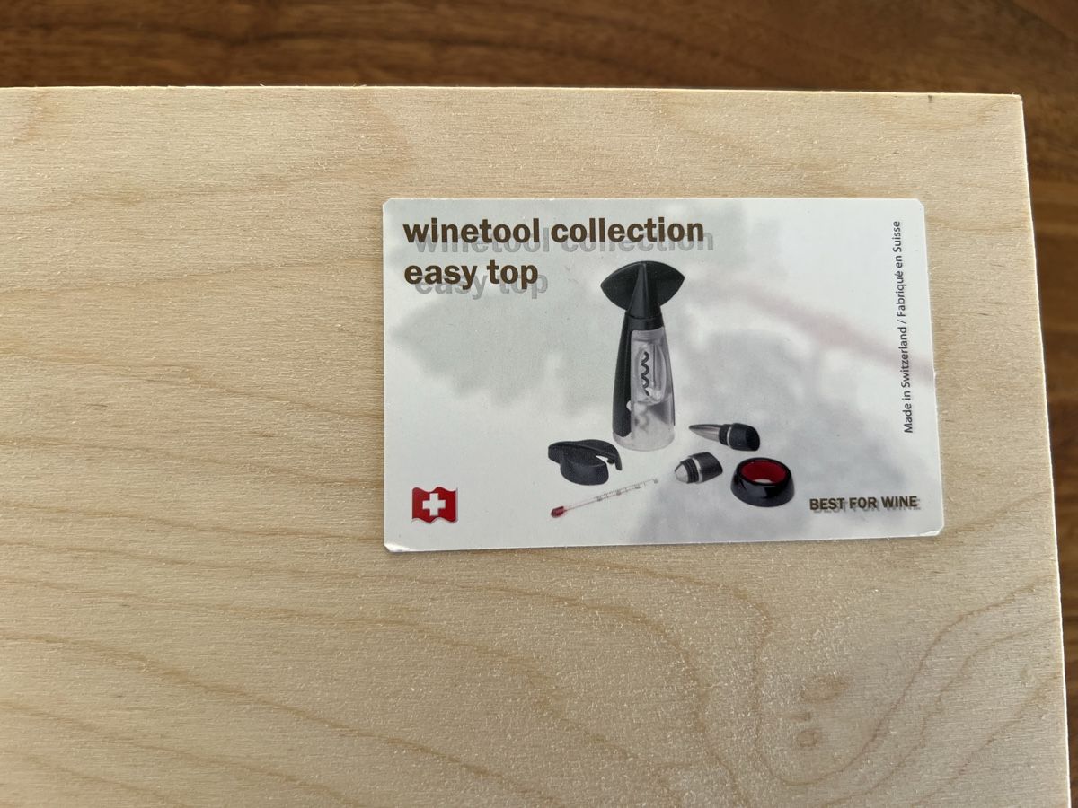 Altro in Decorazioni & Accessori: Swiss Wein Accessory Box – Nuovo e nell'imballaggio originale da Aesch LU venduto da HSchnitzler 1