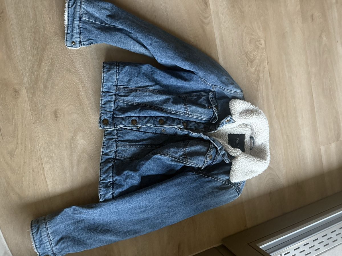 Only Giacche: Only Jeansjacke mit Teddyfutter, Gr. 36, Neuwertig! – Nuovo (secondo la descrizione) da Liestal venduto da isa_8y72