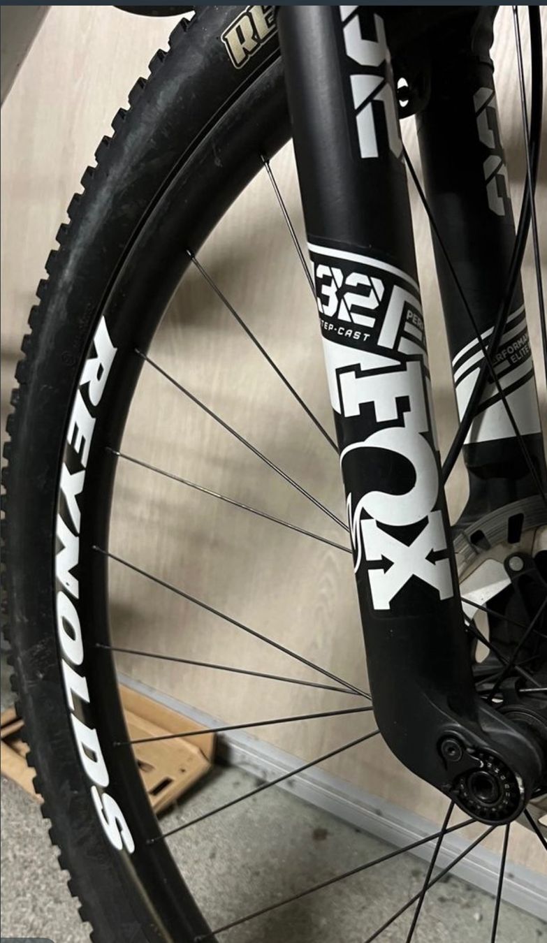 Canyon Biciclette: Canyon Lux World Cup CF7 – Usato da St-Aubin-Sauges venduto da tantome 8