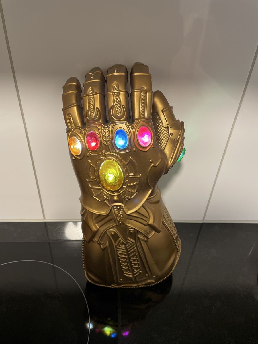 Marvel Statuette: MARVEL Thanos Infinity Handschuh LED leuchtend – Nuovo (secondo la descrizione) da Grenchen venduto da Leonardo29