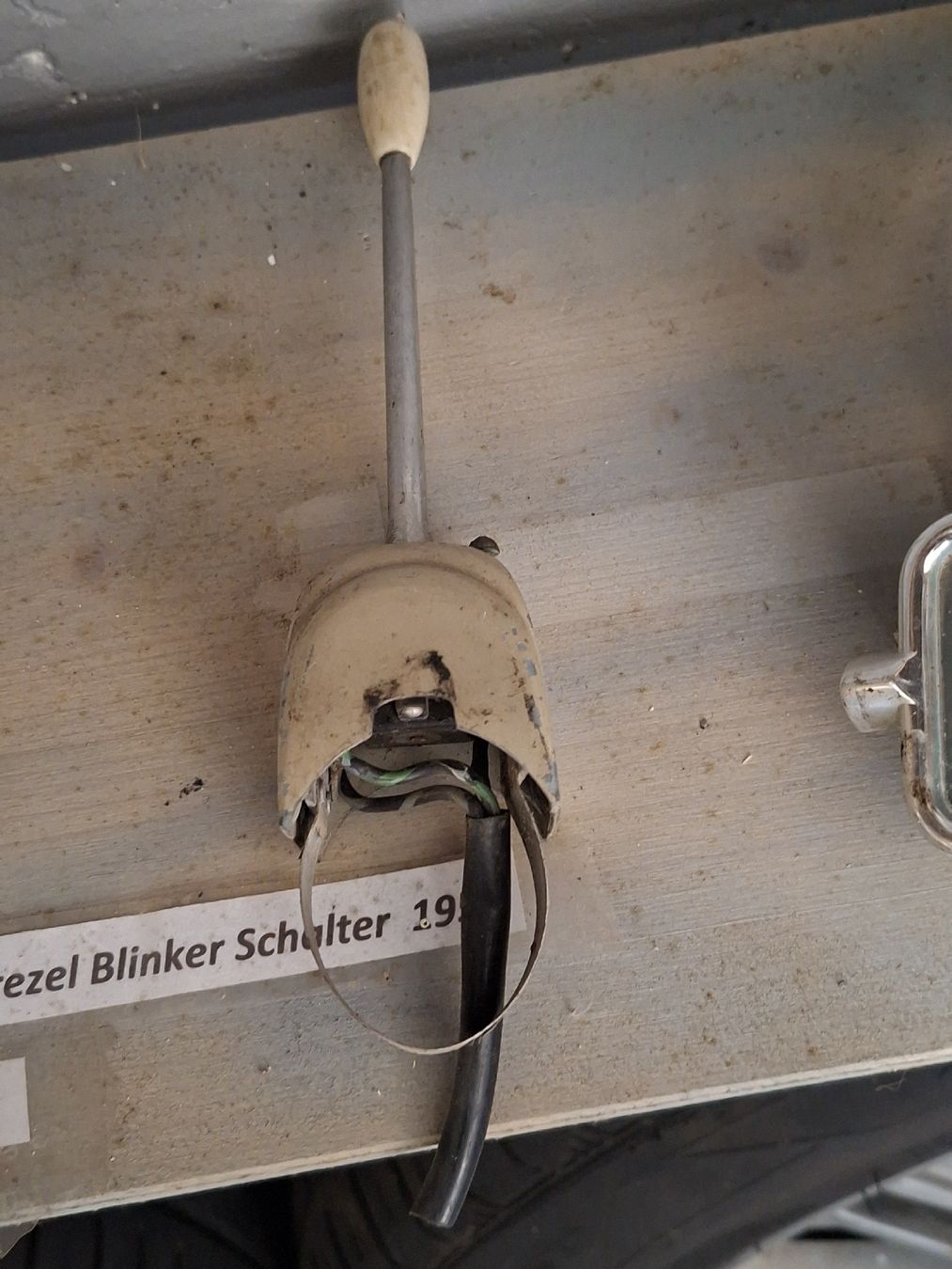 Volkswagen Tutti pezzi di ricambio auto: VW Käfer Bretzel Blinkerschalter – Usato da Schüpfheim venduto da Ireib0