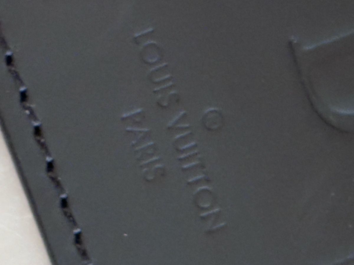 Louis Vuitton Borse: 100% Louis Vuitton Matt Black Leather Tag - Initials MD – Nuovo (secondo la descrizione) da St. Gallen venduto da Atelier.W.Maison 2