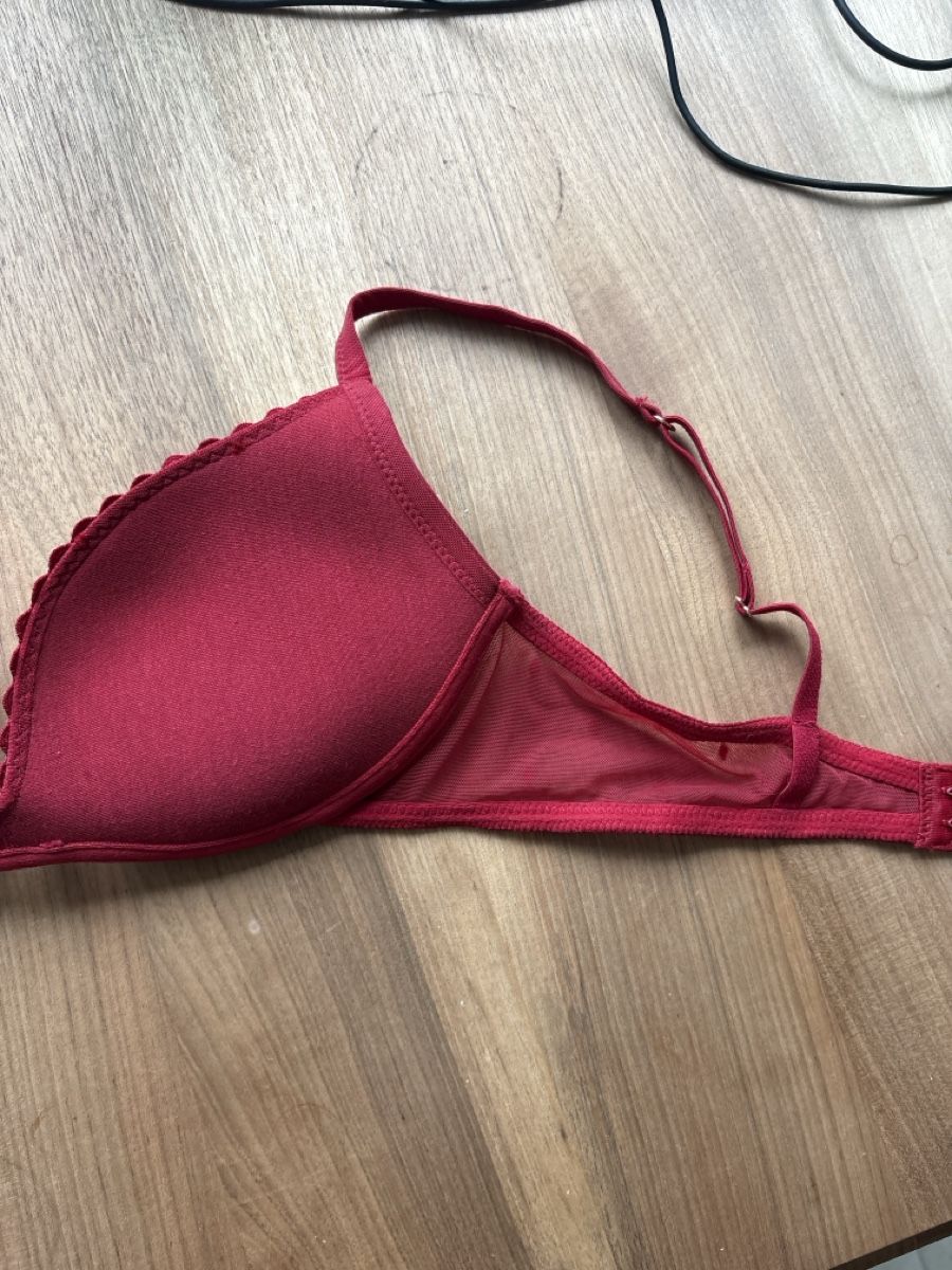 Autres dessous: Red Lace Bra 75B – D'occasion à Zürich par Asybb 2