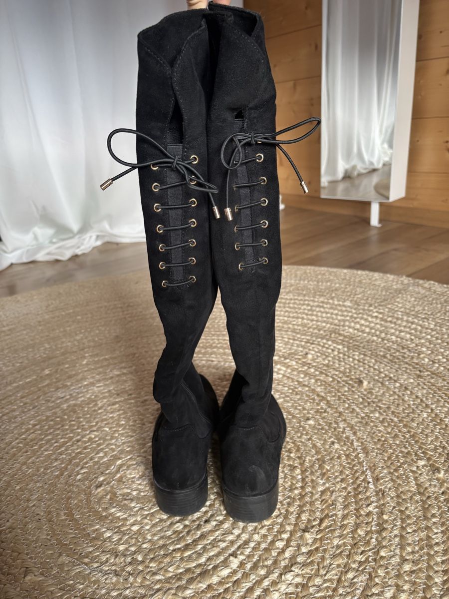 Scarpe da donna: Overknee Stiefel, Wildlederoptik, schwarz – Usato da Untervaz venduto da fabiagiulia 1
