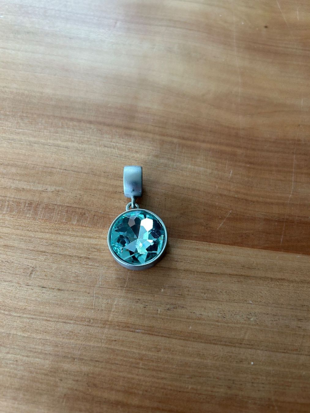 Pendentifs: Anhänger mit Mintfarbigem Stein – D'occasion à Kaltbrunn par lagone1