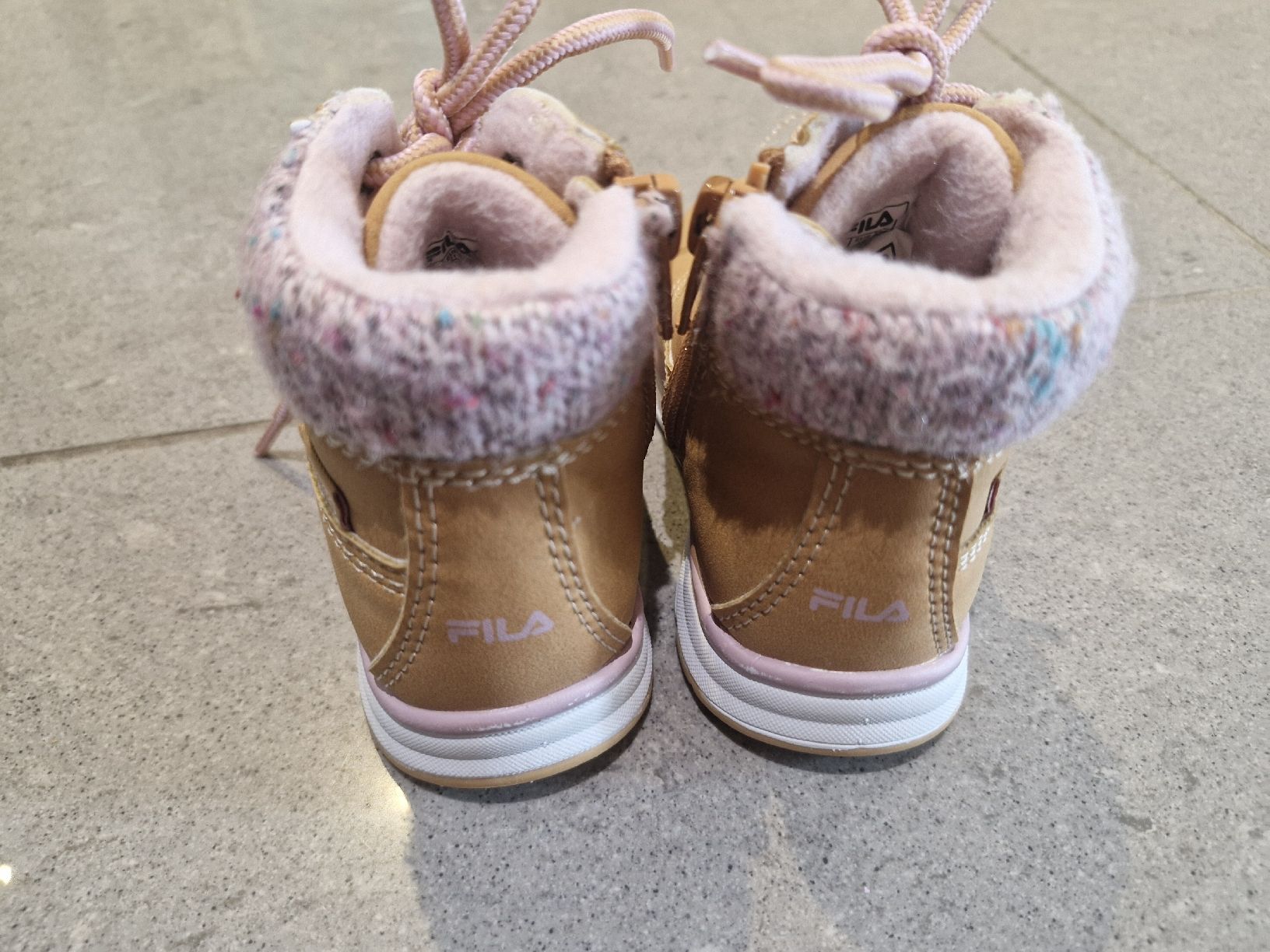 Fila Chaussures garçon: Fila Winter Schuhe Grösse 21 – D'occasion à Hergiswil LU par 88winu 3