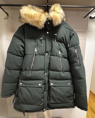 Winterjacke dunkelgrün mit Kunstfellkapuze neuwertig