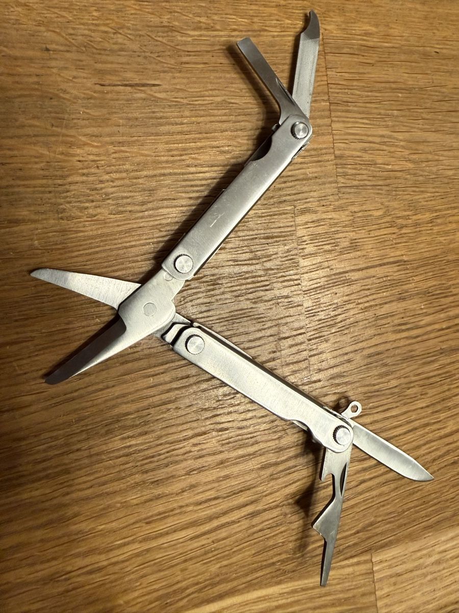 Tutti gli attrezzi: Mercedes-Benz Multitool, neuwertig Taschenmesser – Usato da Goldach venduto da Messerguru 2