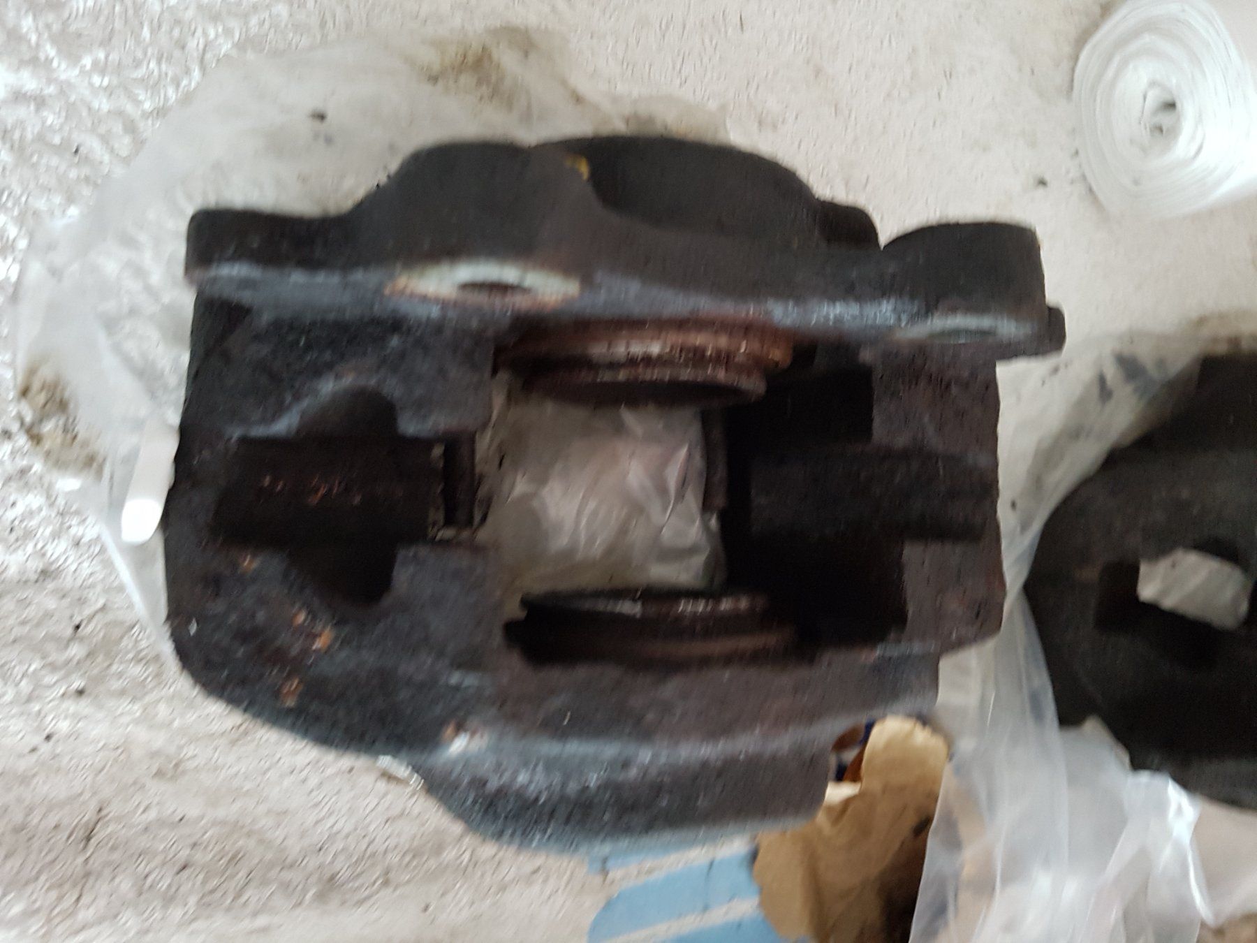 Tutti pezzi di ricambio auto: Bremszangen Set vorne/hinten. – Usato da Belp venduto da Guadalupe84 1
