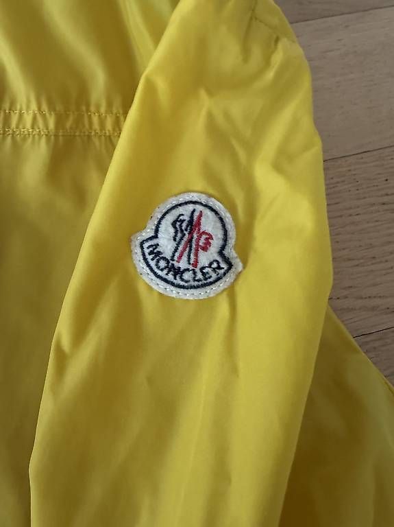 Giacche: Moncler Jacke – Usato da Schaffhausen venduto da Nathalia33 1