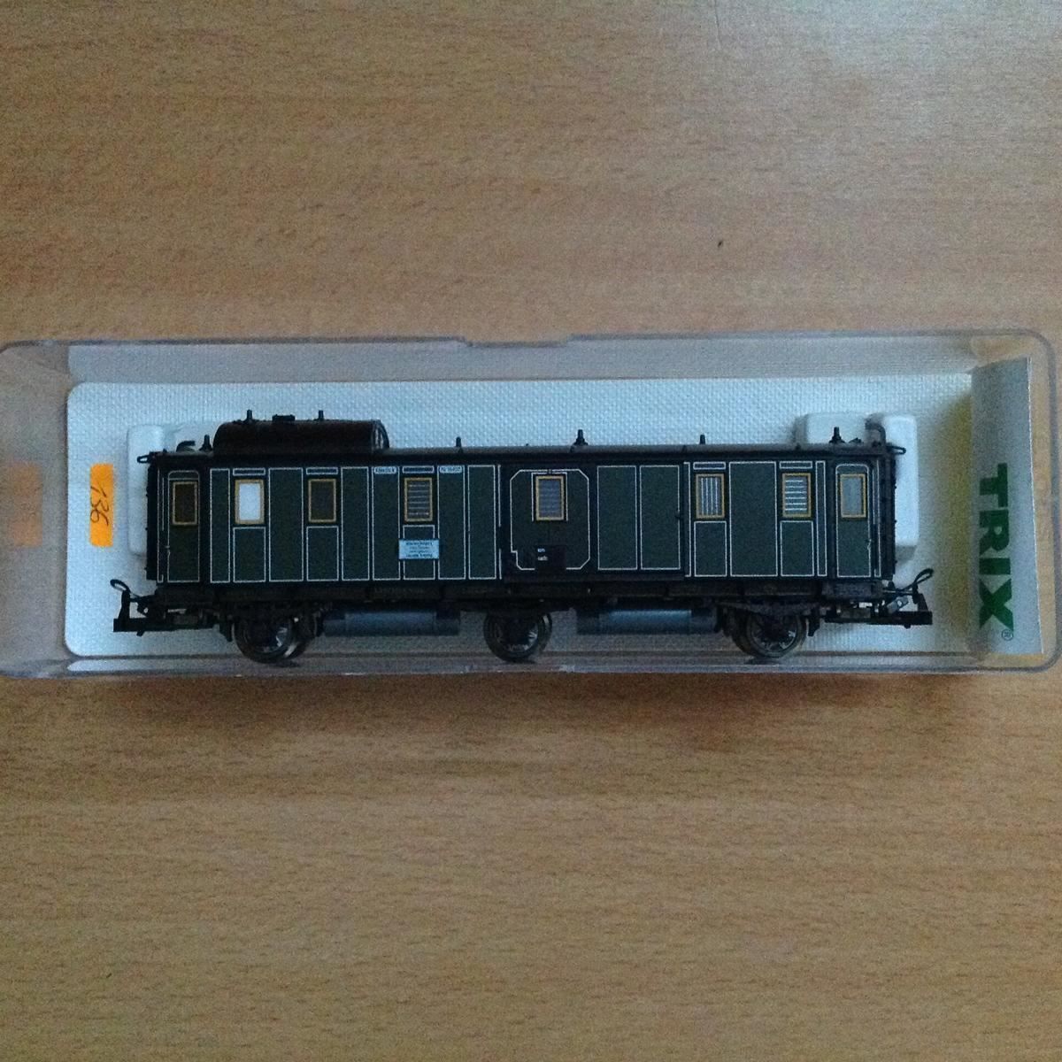Trix Modellini di ferrovie: TRIX 23018, Schnellzug-Packwagen – Nuovo e nell'imballaggio originale da Dättlikon venduto da chugelschryber