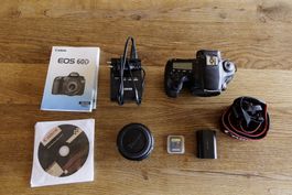 Canon EOS 60D mit EF-S 18-55mm und Zubehör