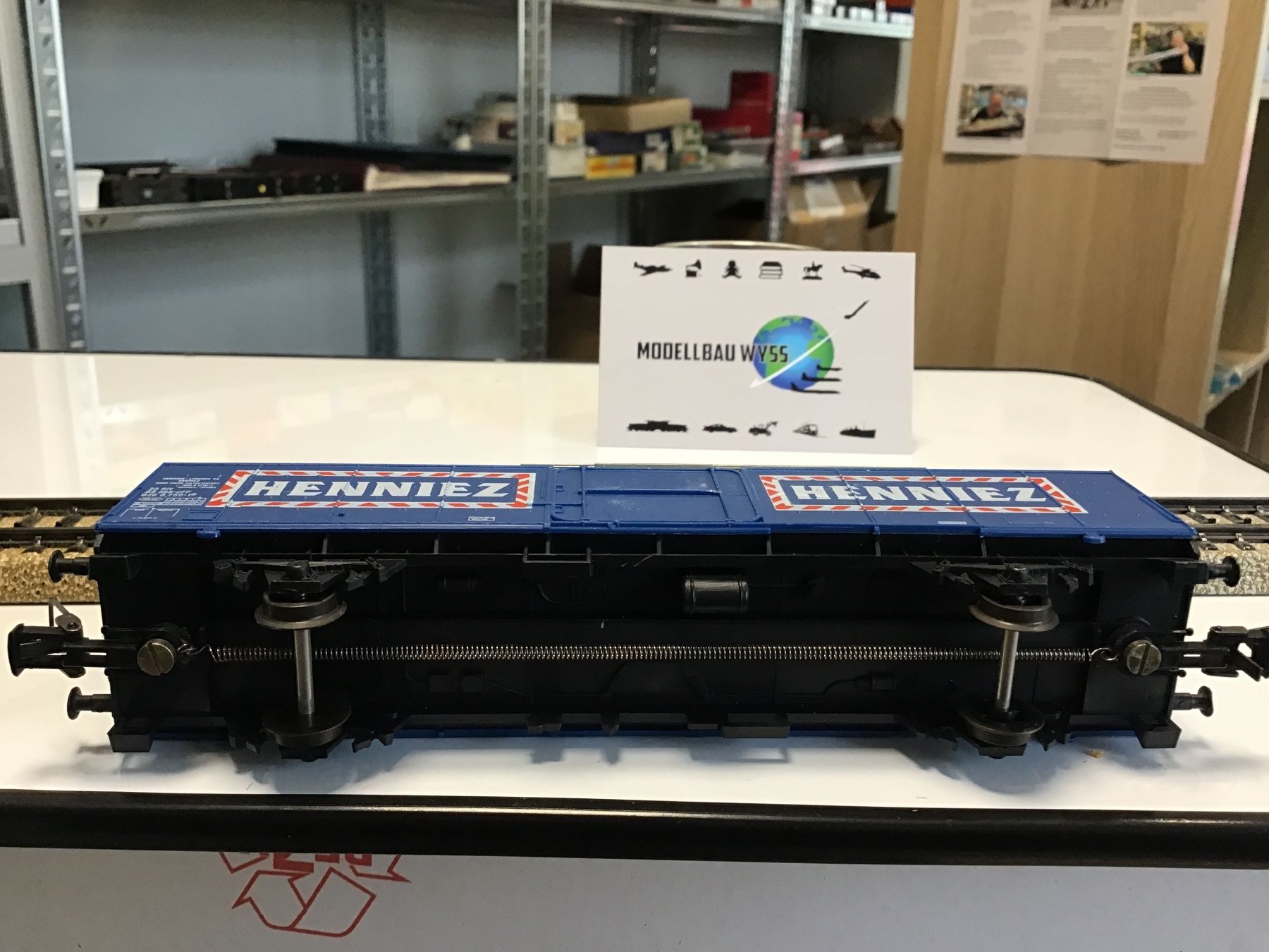 Lima Modellini di ferrovie: LIMA HENNIEZ GÜTERWAGEN SPUR H0 – Usato da Männedorf venduto da Modell-Spezialisten 2