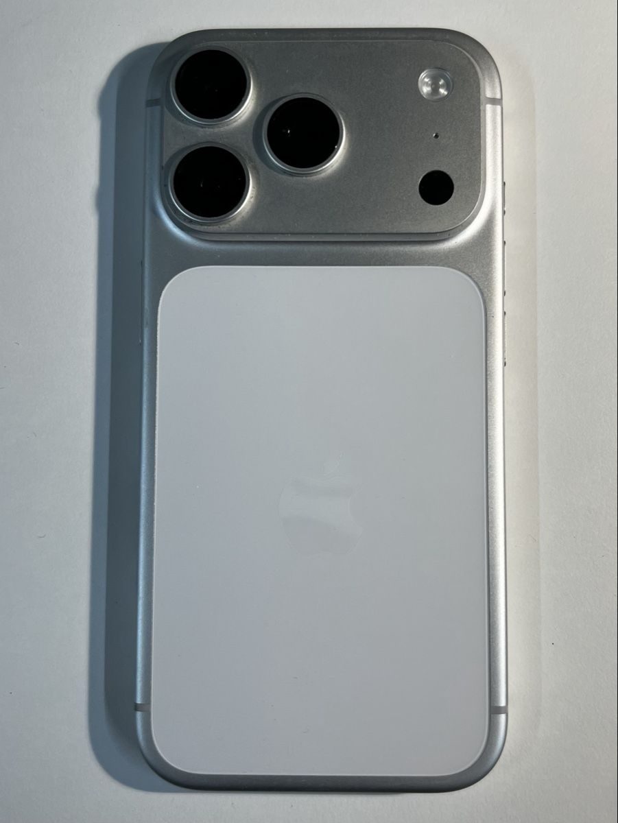 Apple Telefoni cellulari / Smartphones: iPhone 17 Pro 256GB Silber - Neuwertig – Nuovo (secondo la descrizione) da Zürich venduto da CALI8053