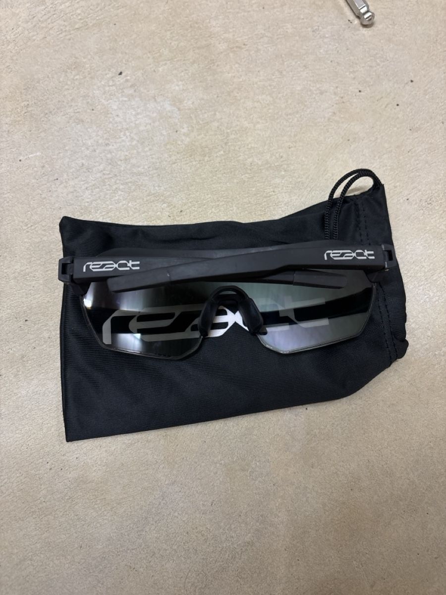 Lunettes & Verres: React Optray Onyx Sportbrille – Neuf (Voir description) à Bettwiesen par ras_9rk9 4