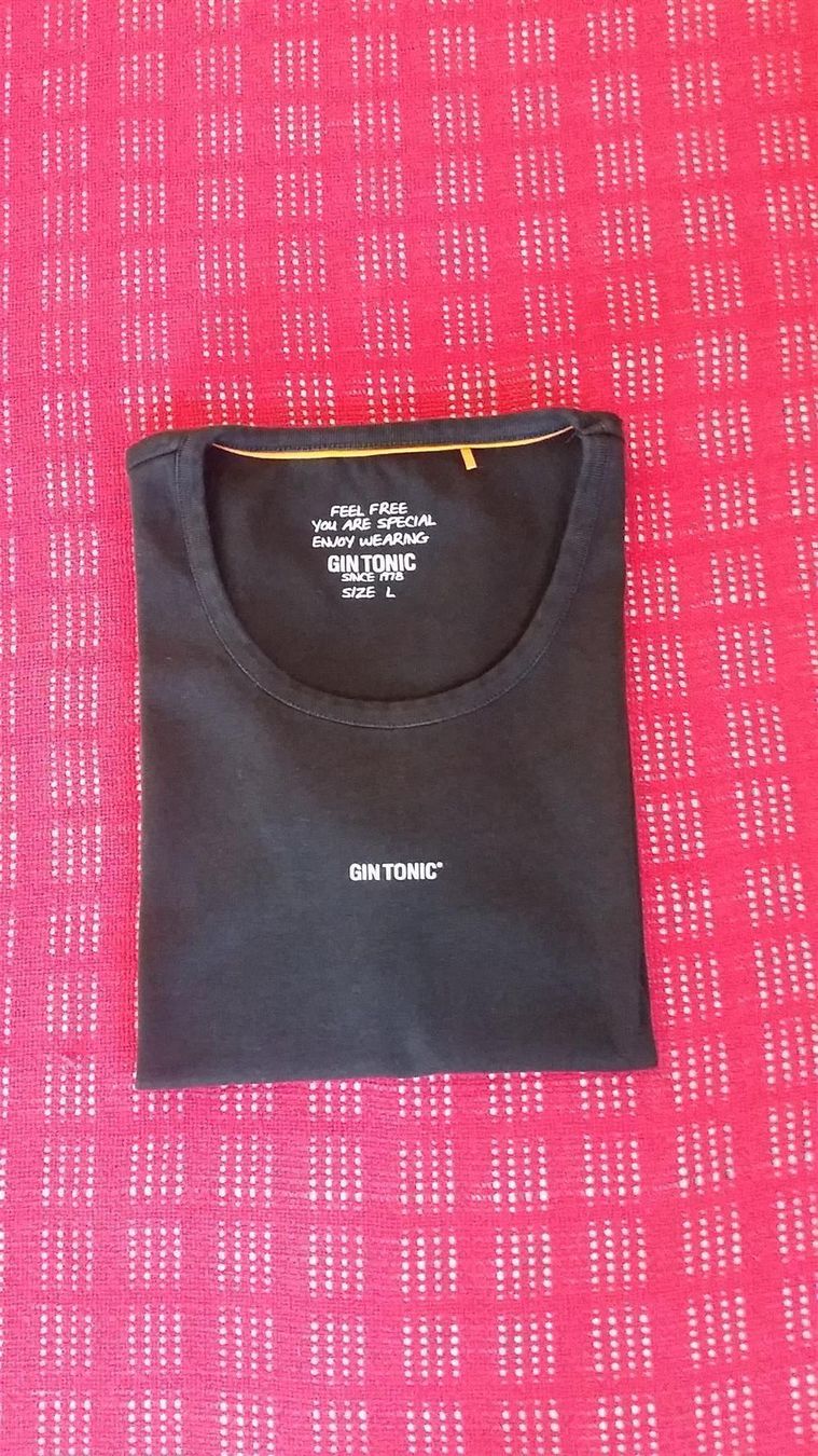 Gin Tonic T-shirt: Super bequemes T-Shirt von GIN TONIC – Usato da Winterberg ZH venduto da Gemini63