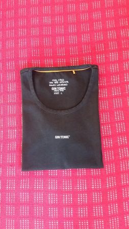 Super bequemes T-Shirt von GIN TONIC