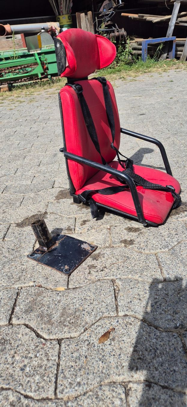 Seggiolini per auto: Kindersitz, Traktorensitz – Usato da Bischofszell venduto da Stefff3 4