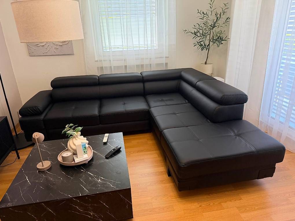 Sofas: Schwarzes Ecksofa mit Bettfunktion  sofort abholbereit – D'occasion à Binningen par ElenaSol
