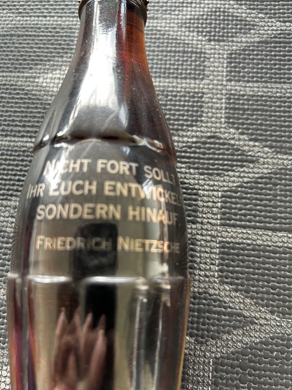 Coca-Cola Bottiglie: Original Coca Cola Glasflaschen 2Stck. – Nuovo (secondo la descrizione) da Reinach AG venduto da cor_tpl8 3