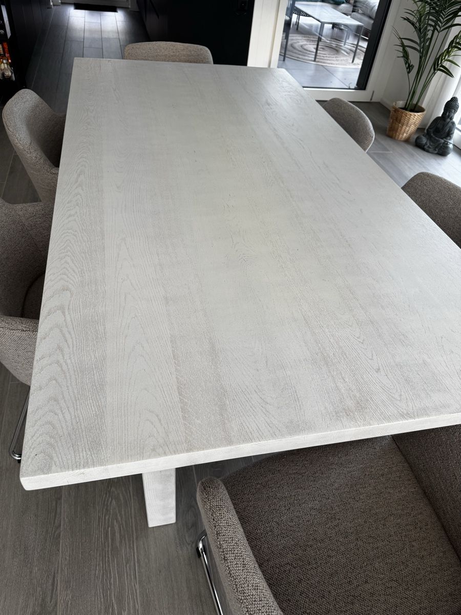 Tables: Micasa LEONE Esstisch Eiche – D'occasion à Gossau ZH par mar_q7h6 2