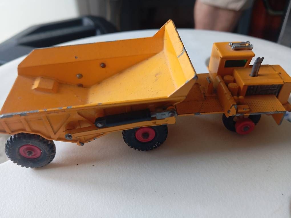 Matchbox Modellautos: Matchbox Kipper King Size 9 1/1 452 281 bespielt – Gebraucht aus Basel von Petergunn 2