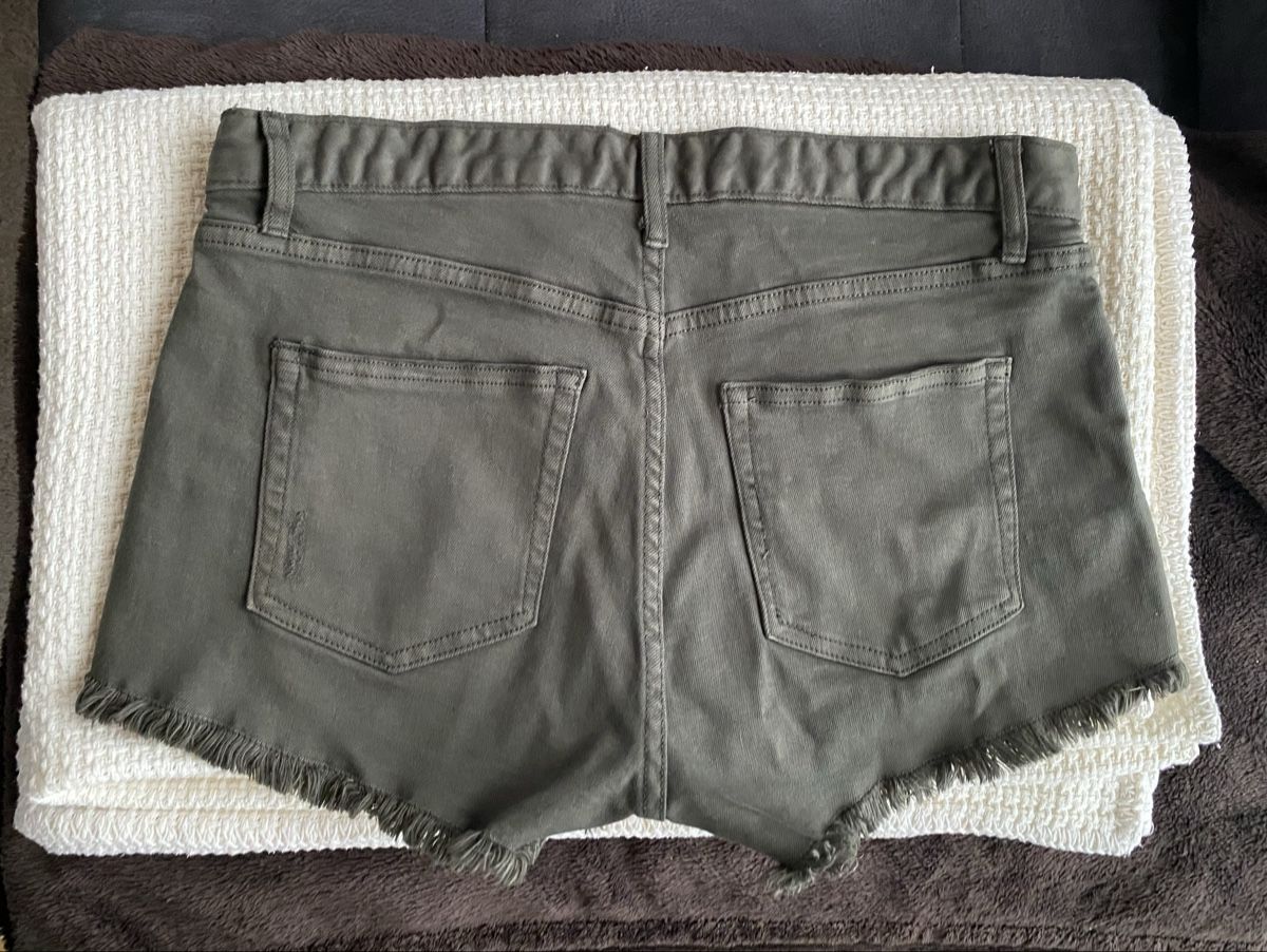 H&M Pantaloni: Hotpants Khaki Gr. 38 H&M – Nuovo (secondo la descrizione) da Unterengstringen venduto da cck_ 1