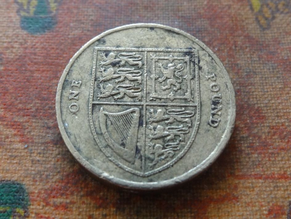 Alle Münzen: ROYAUME-UNI  1 Pound  2012 – Gebraucht aus Romanel-sur-Lausanne von Swift13 1
