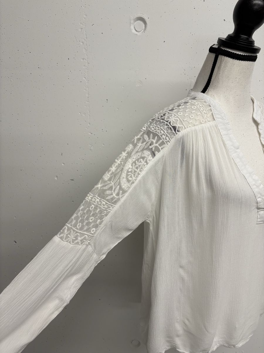 Camicette: Glamour Crown Bluse Gr. 40 Weiss mit Spitze Viskose – Usato da Regensdorf venduto da secondchancefashion 1