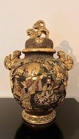 Asiatische Urne mit 3D Relief