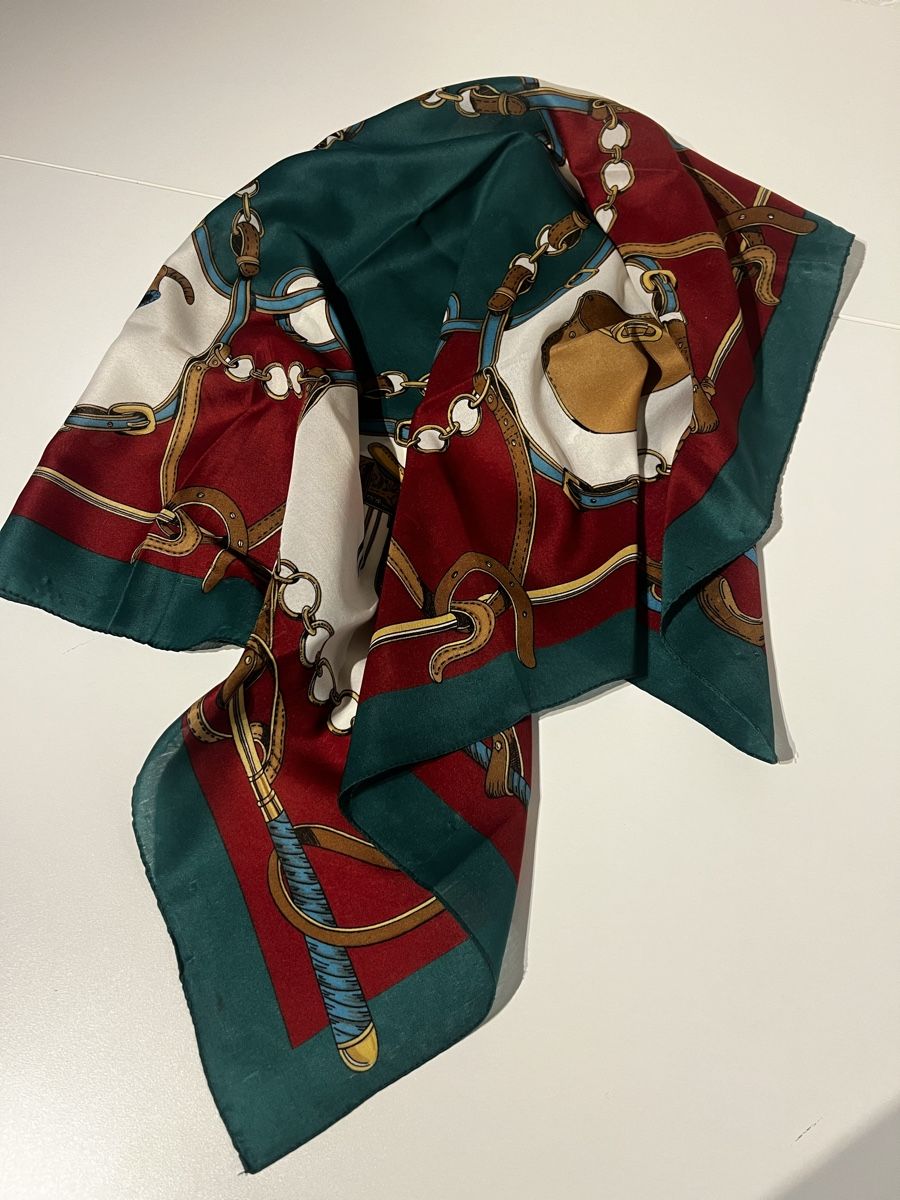 Foulards, Tücher & Schals: Foulard à motifs équestres  – Gebraucht aus St-Pierre-Clages von ste_xk6p 3