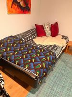 Bett mit verstellbarer Knie- und Rückenzone
