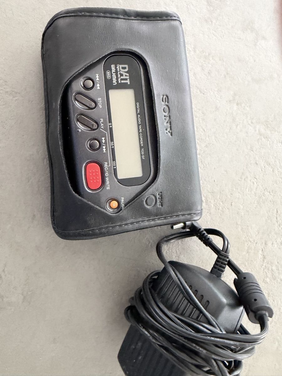 Sony Lettore multimediale portatile: Sony DAT Walkman TCD-D7 Digital Audio Recorder + Netzteil + – Difettoso da Zürich venduto da sne.swiss 4