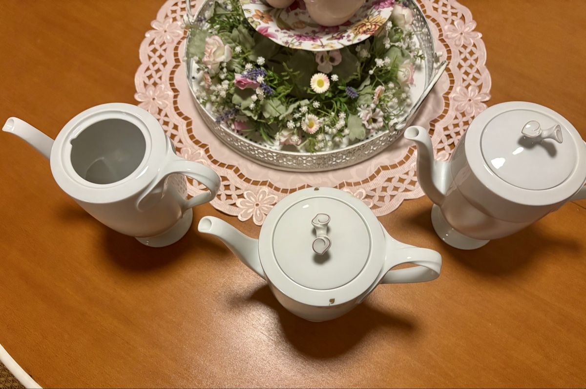 Hutschenreuther Teiere: Hutschenreuther Chloé Kannen 3er Set – Usato da Baden venduto da Tiffany6878 9