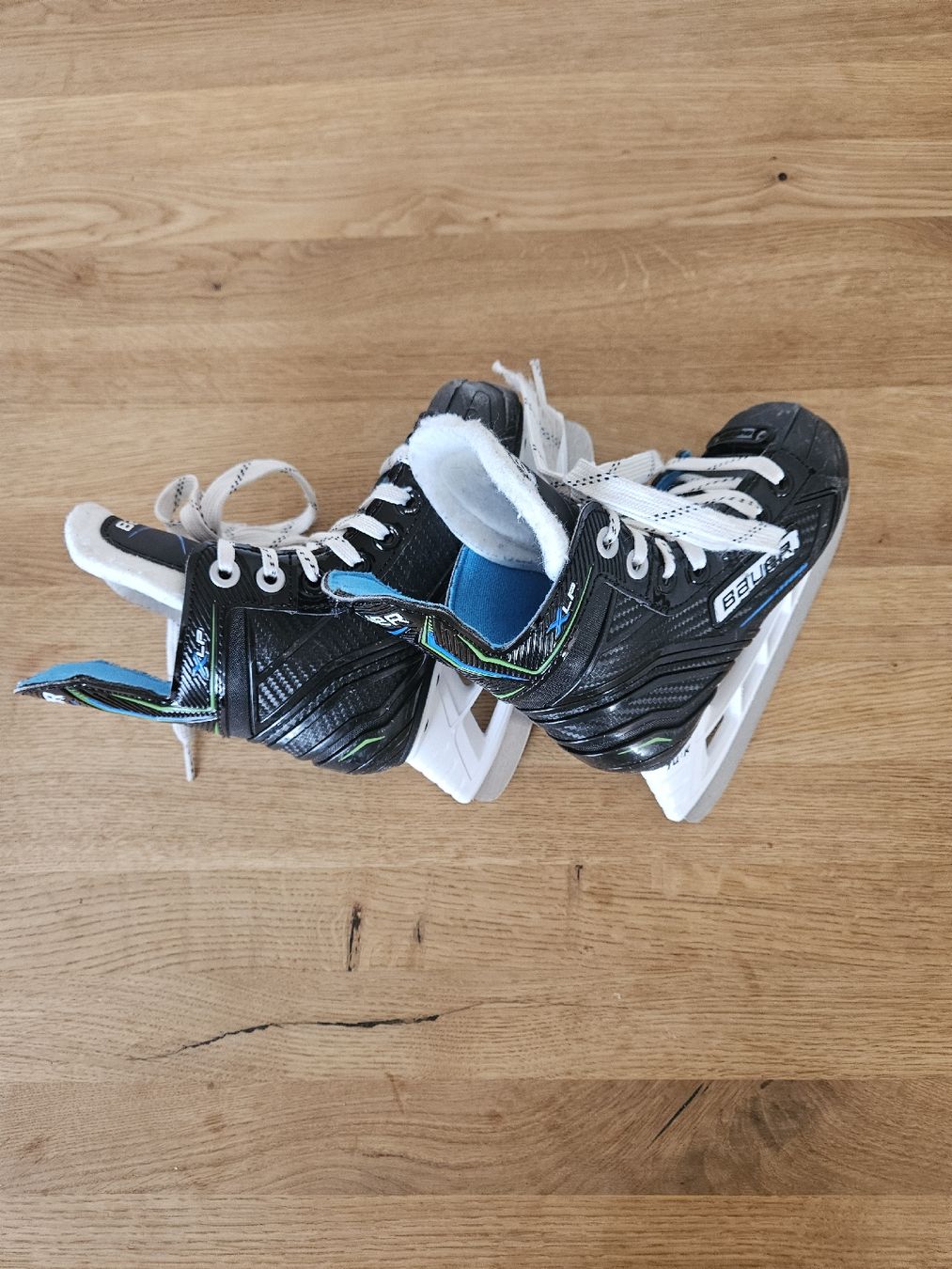 Bauer Pattini da ghiaccio: Kinder Bauer Schlittschuhe Gr. 28 – Usato da Volketswil venduto da lar_di24 1