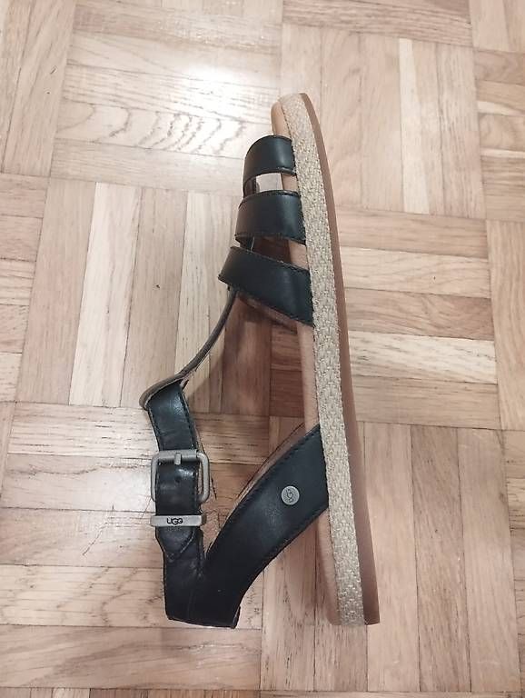 Ugg Scarpe da donna: UGG | Sandalen | Sommerschuhe | Gr. 36 – Usato da Luzern venduto da Llarry 2