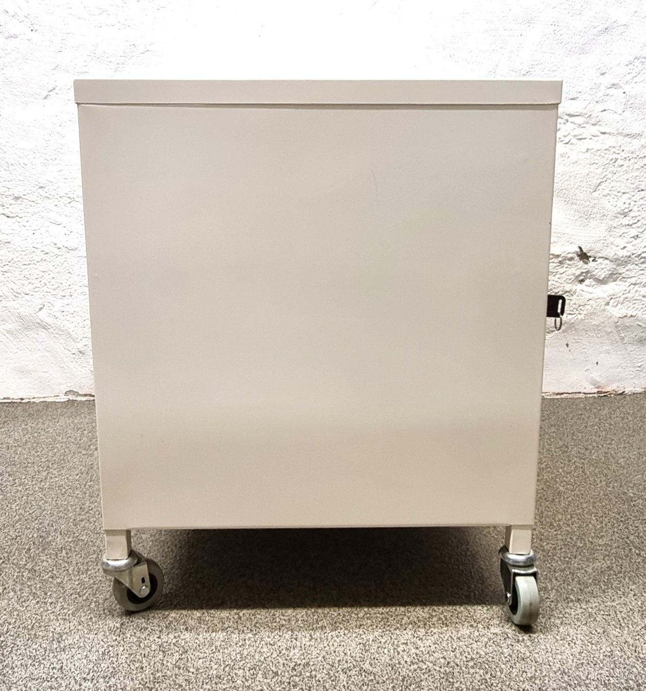 Ikea Armadi: IKEA PS Metallschrank  Rollcontainer Crèmeweiss – Usato da Bern venduto da ros_v7ry 1