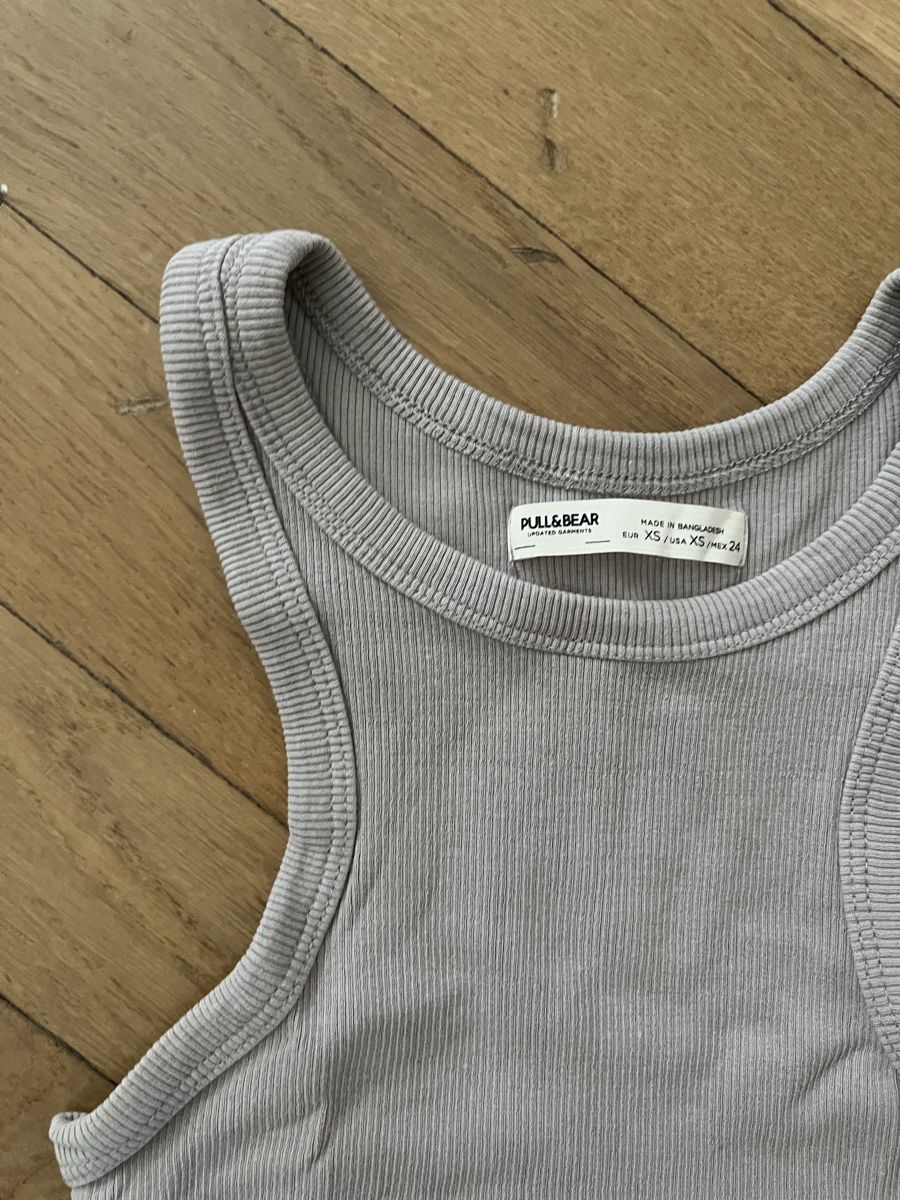 Pull&Bear Top: Pull&Bear Tanktops Set 2 Stück – Usato da Bern venduto da Lisa_Joy 1